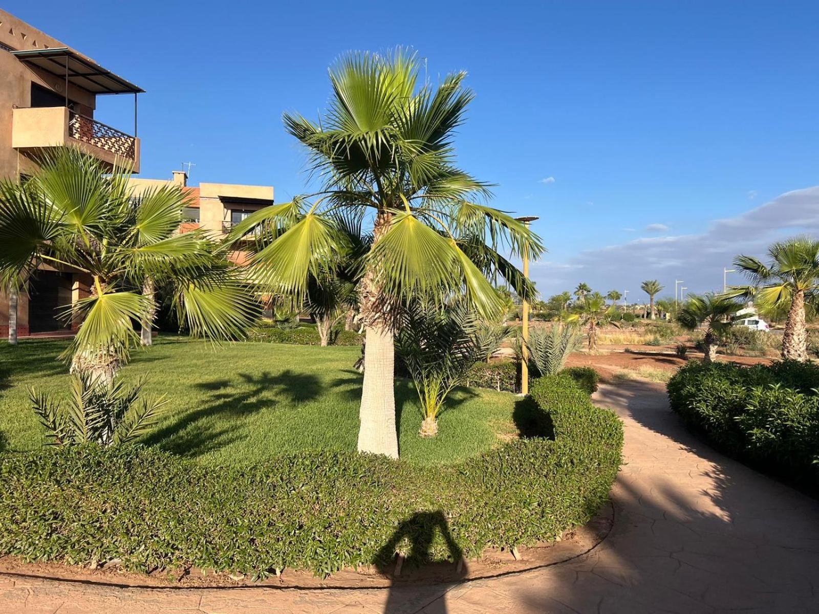 Elegant Avec Vue Sur Piscine Jardin Verdoyant Et Wifi Ultra Rapide