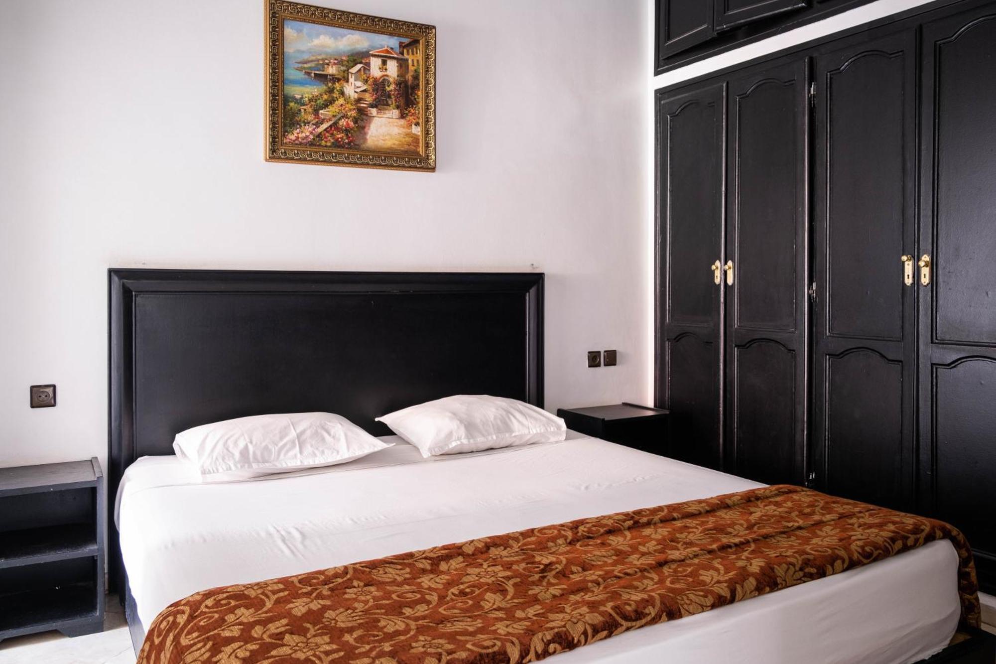 Apart Larbi Hostel
