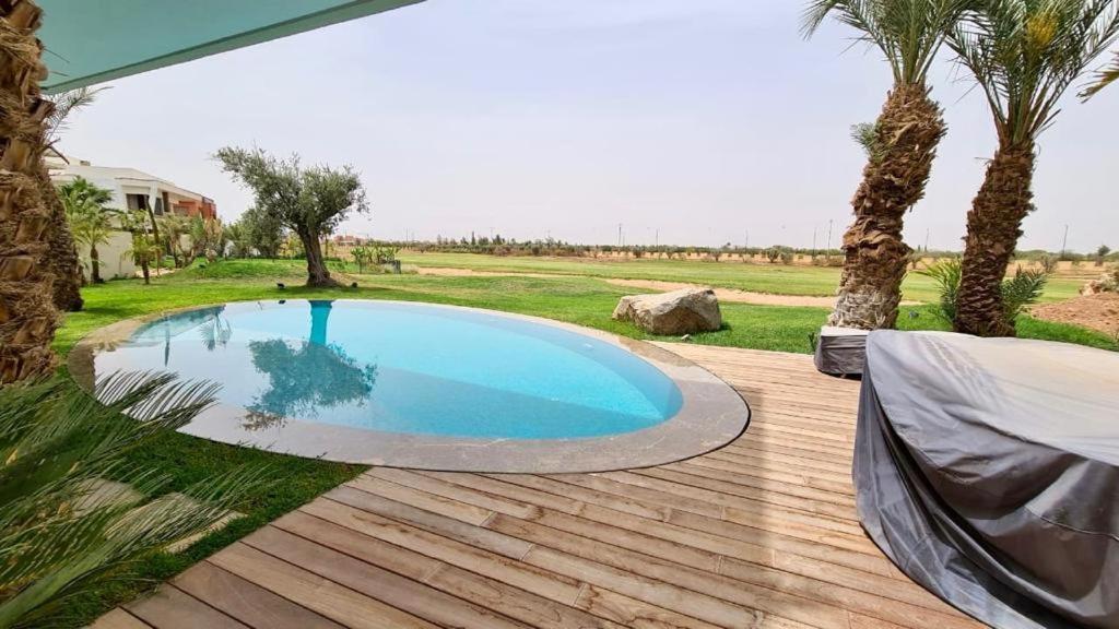 De Luxe Sur Golf Villa *