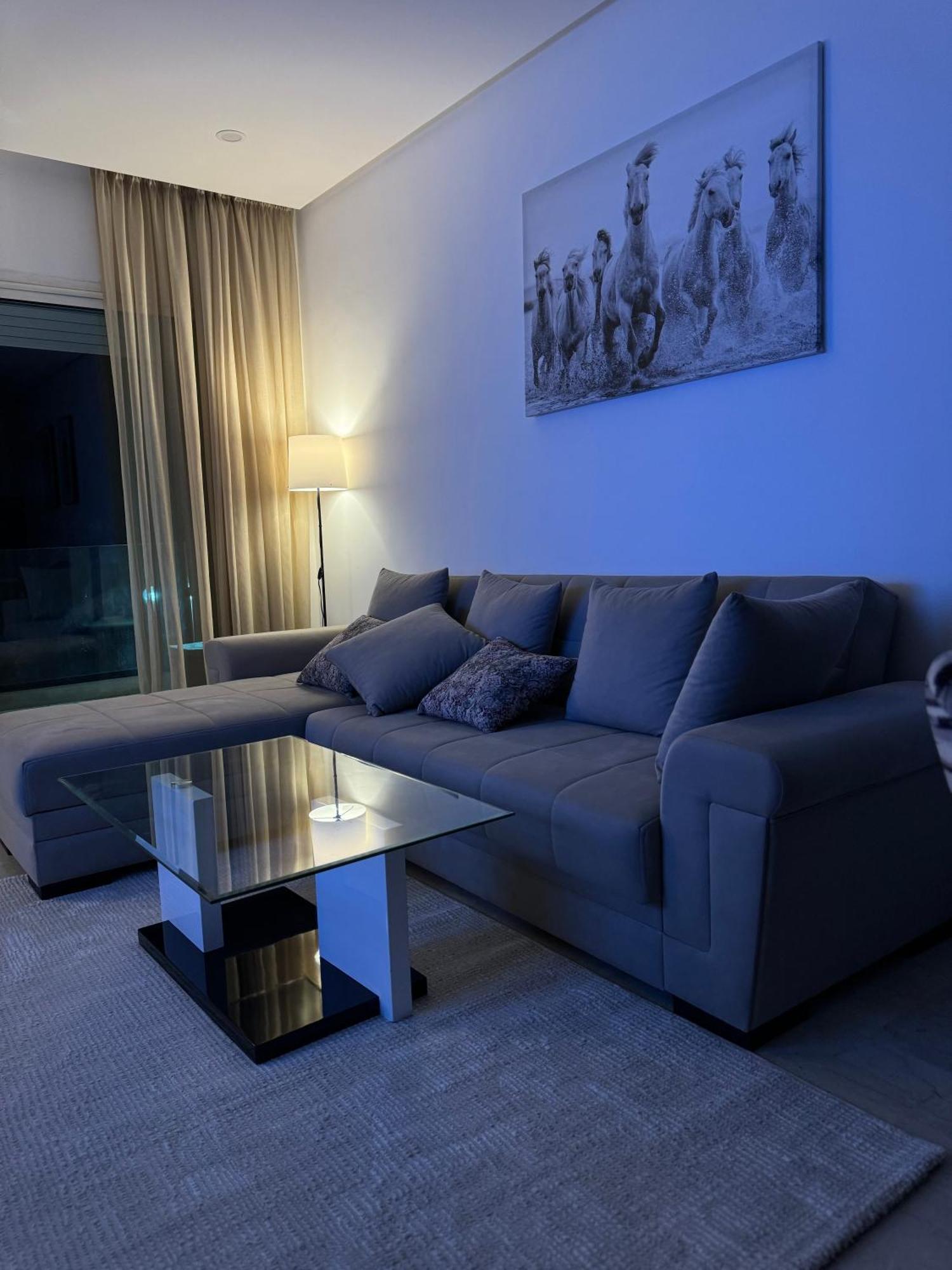 Fresh Modern Flat With Spacious And Bathroom