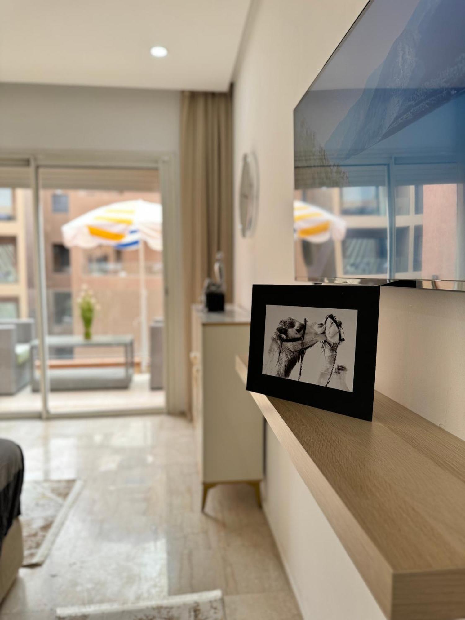 Appartement Fresh Modern Flat With Spacious And Bathroom *