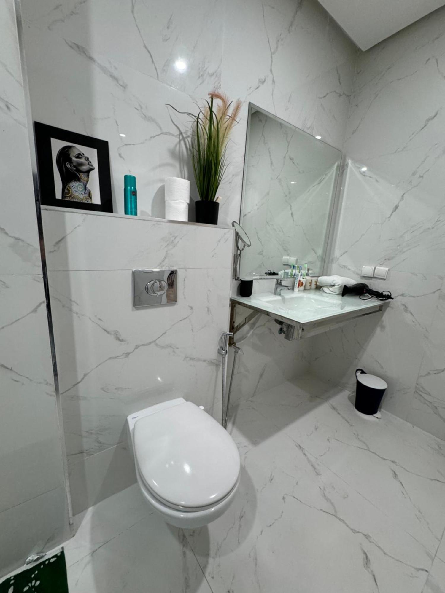 Appartement Fresh Modern Flat With Spacious And Bathroom *