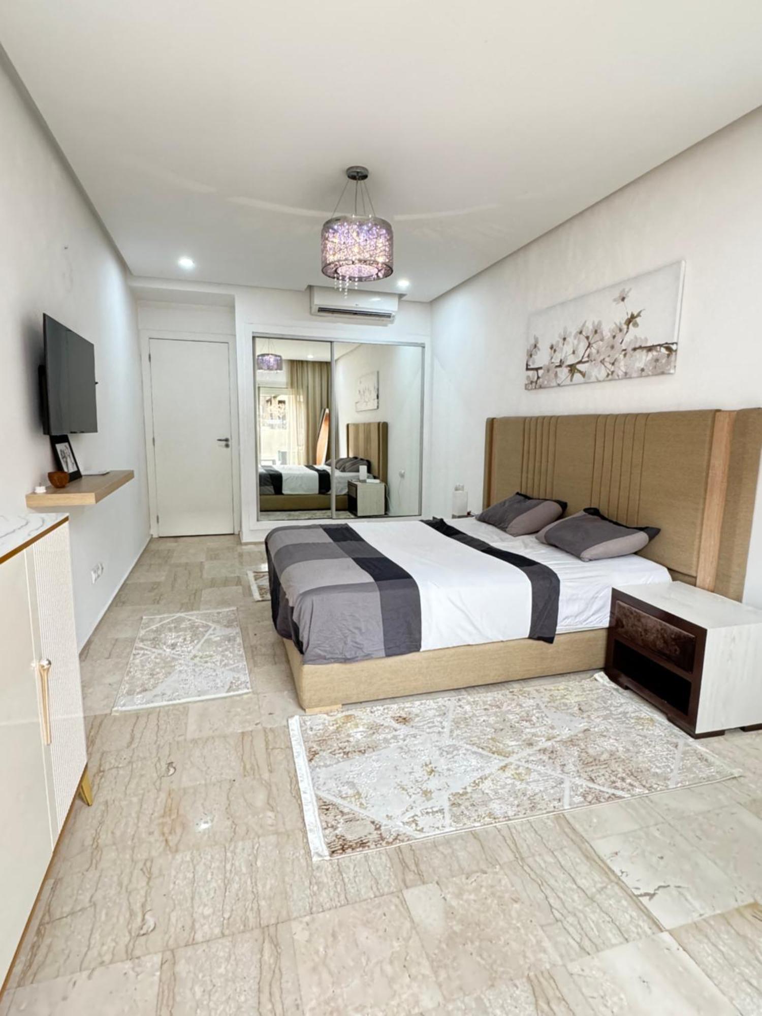 Fresh Modern Flat With Spacious And Bathroom