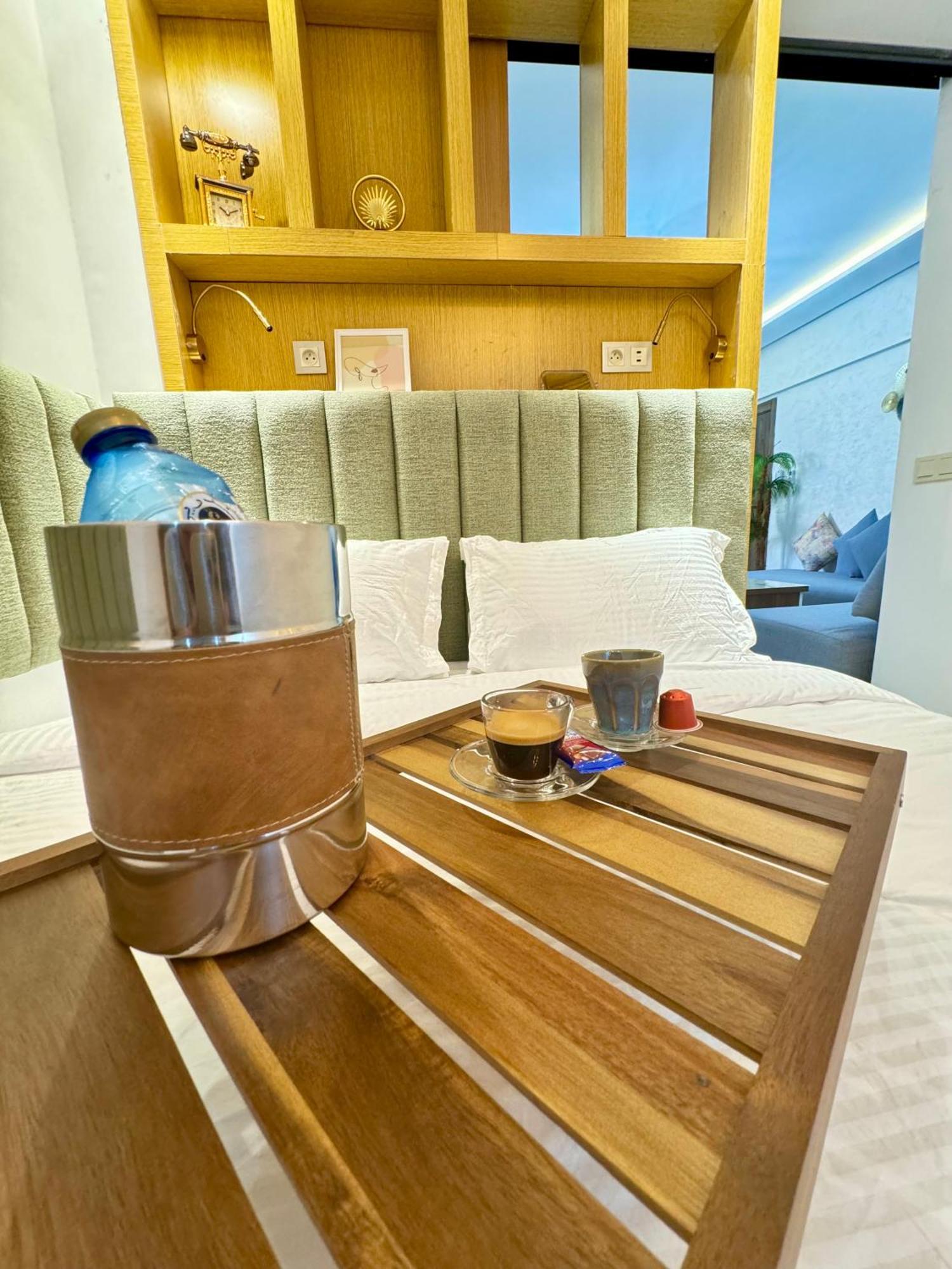 Appartement Centre Gueliz Avec Balcon Vue Piscine Marrakesh