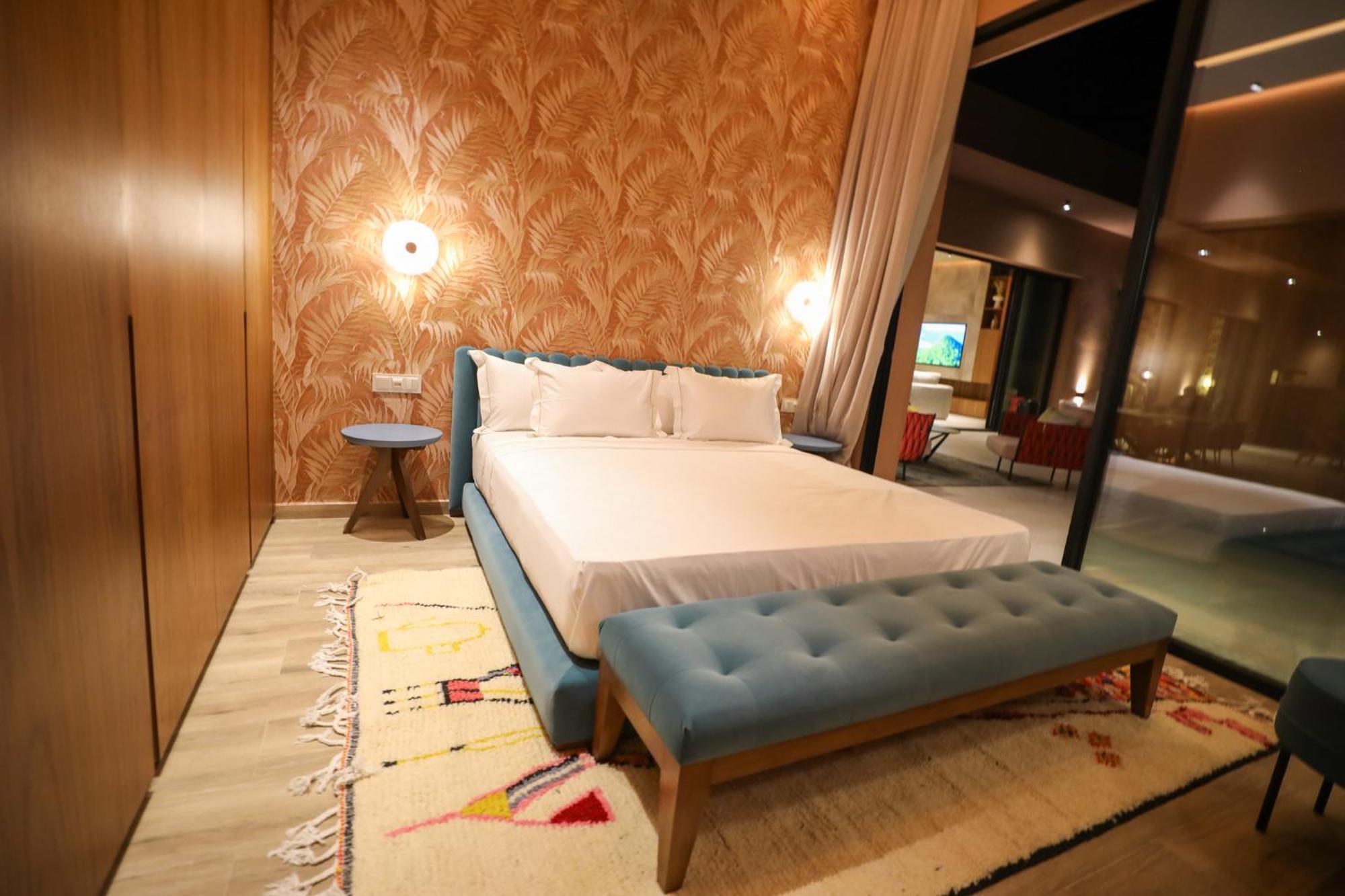 Rt2l Villa