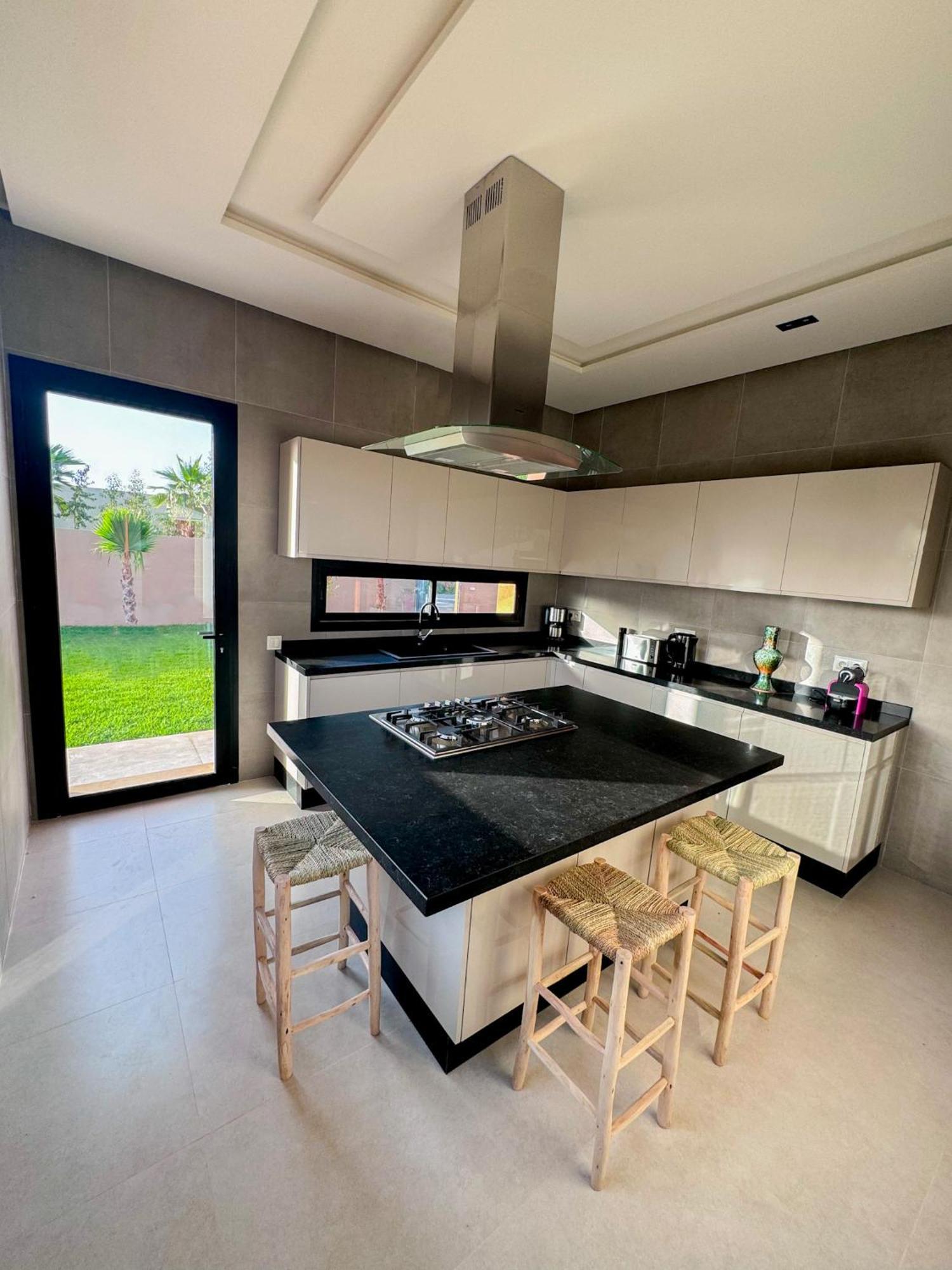 Rt2l Villa