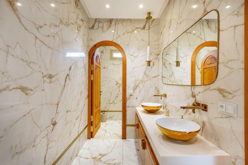 Villa Bahamas , Luxe Et Elegance & Piscine Chauffee, Jacuzzi *
