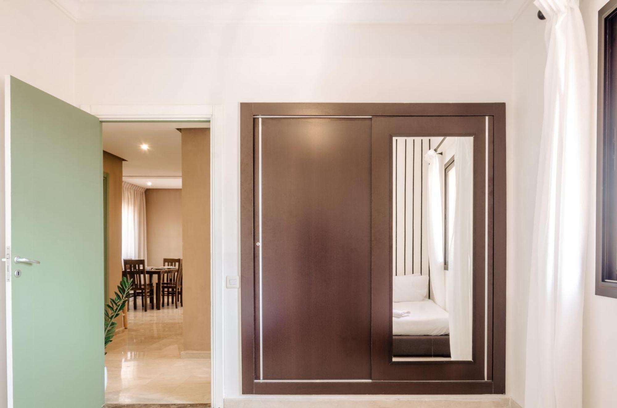 Apartment Large Stylish Gueliz With Pool Access Marrakesch