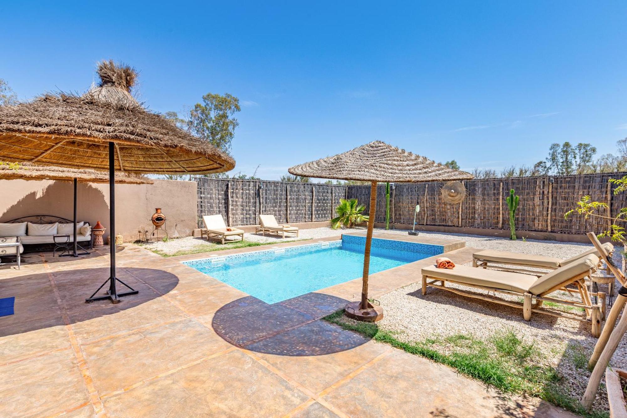 Villa Luxe Hideaway Haven - Poolside Paradise