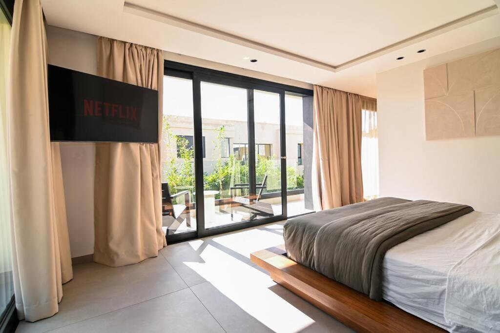 Luxe, Golf, & Cinema *
