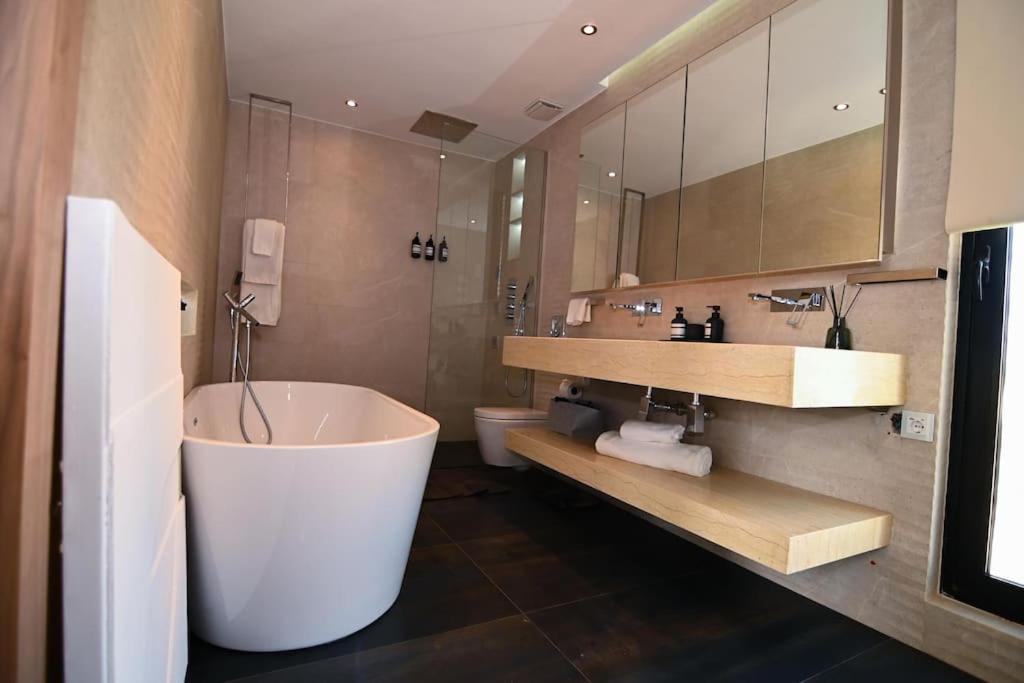 Appartement Luxe, Golf, & Cinema