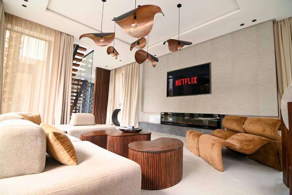 Luxe, Golf, & Cinema *