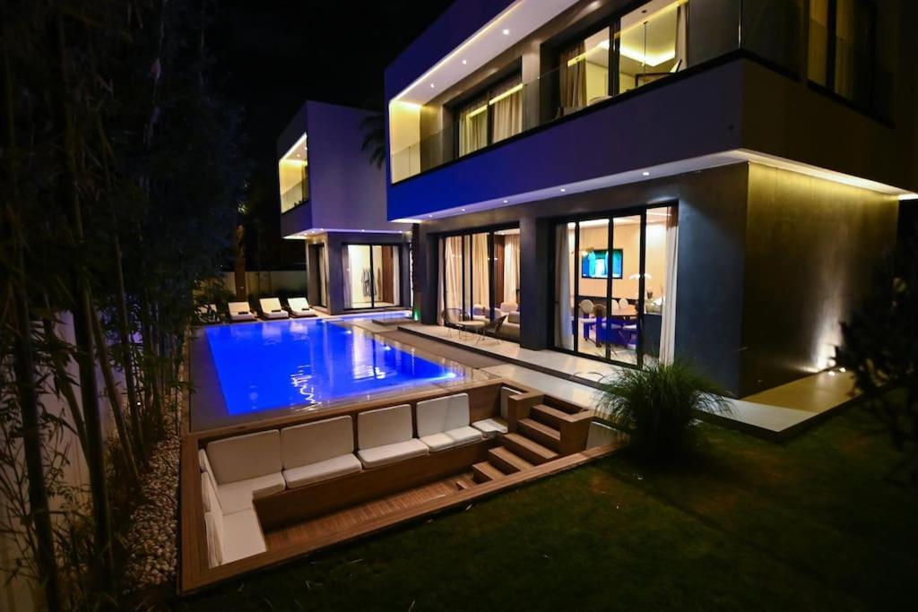 Luxe, Golf, & Cinema Appartement