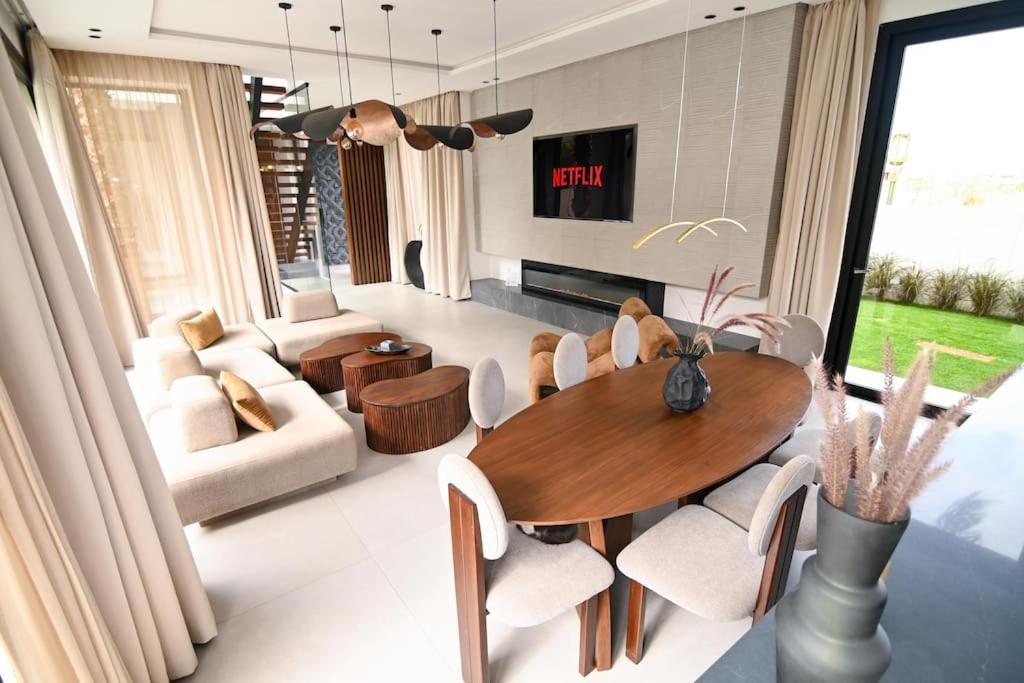 Luxe, Golf, & Cinema *