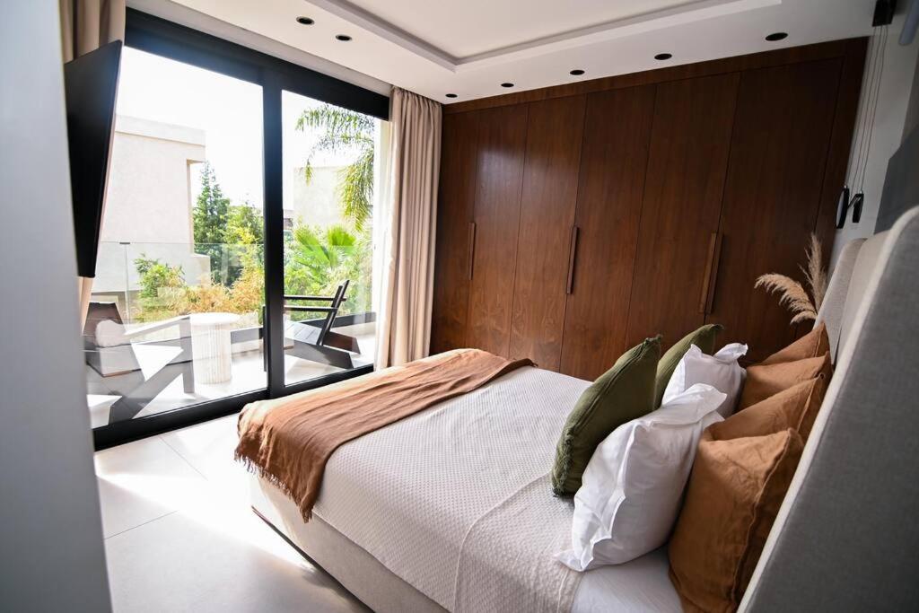 Luxe, Golf, & Cinema Appartement