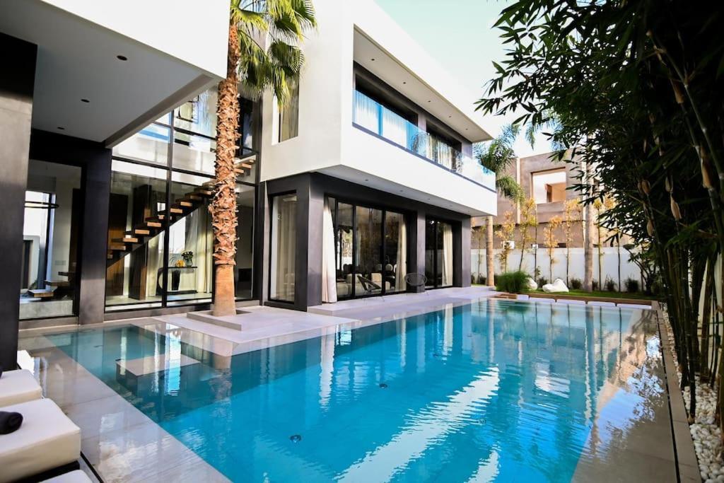 Luxe, Golf, & Cinema Appartement *