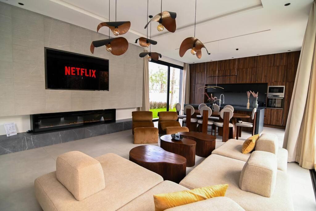 Luxe, Golf, & Cinema *