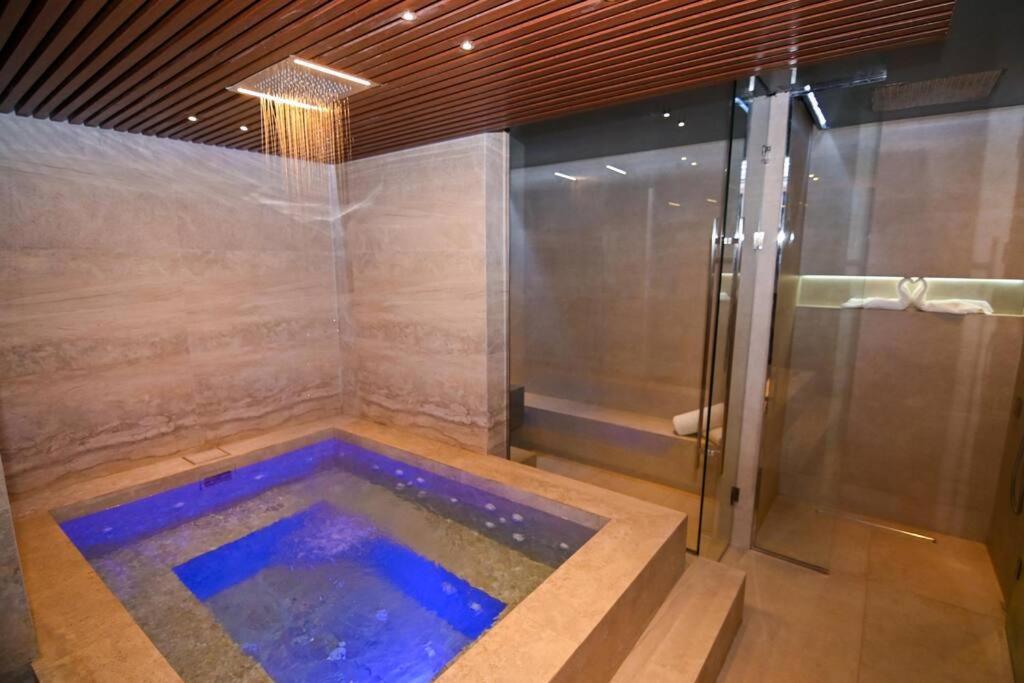 Appartement Luxe, Golf, & Cinema *