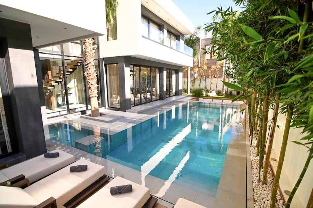 Appartement Luxe, Golf, & Cinema *