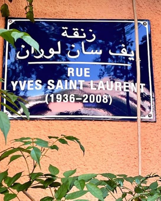In Der Beruehmten Ysl Street Seulement A 1 Personne Ou Couple Marie Ou Touristes Etrangers * Marrakesch