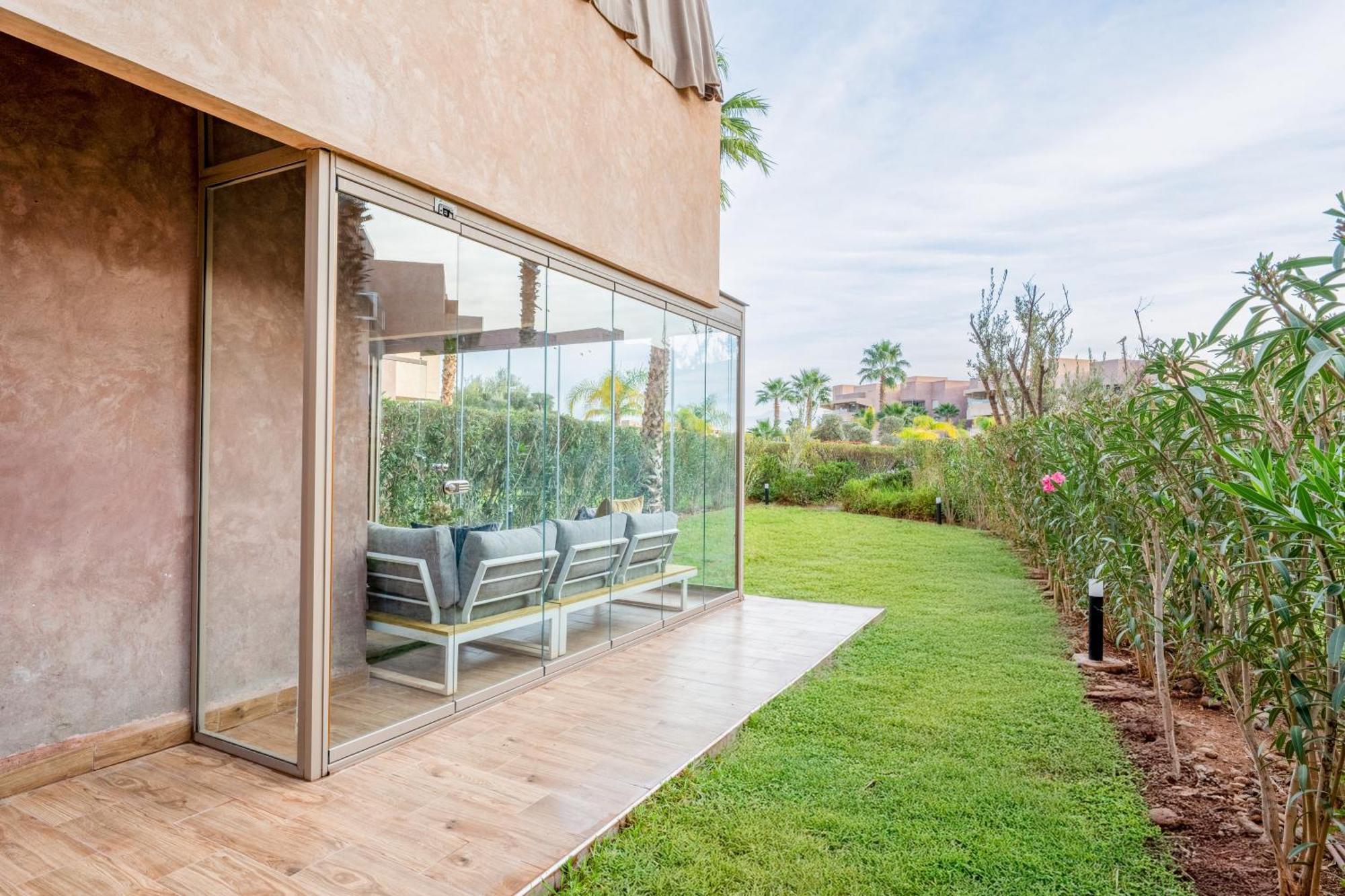 Luxury Prestigia Paradise Garden-pool Apartment