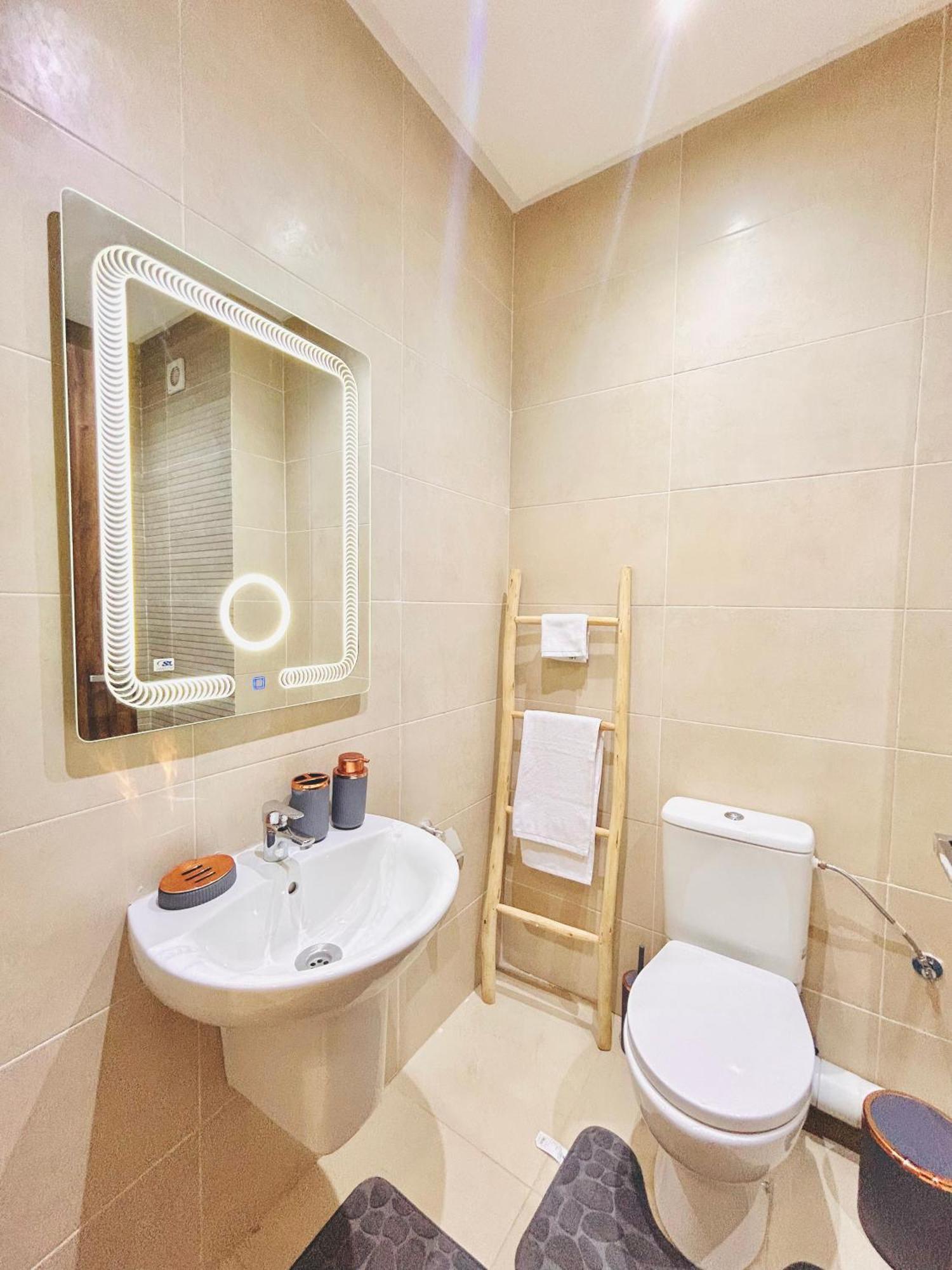 New In Gueliz, Pool, Balcony & Parking Appartement
