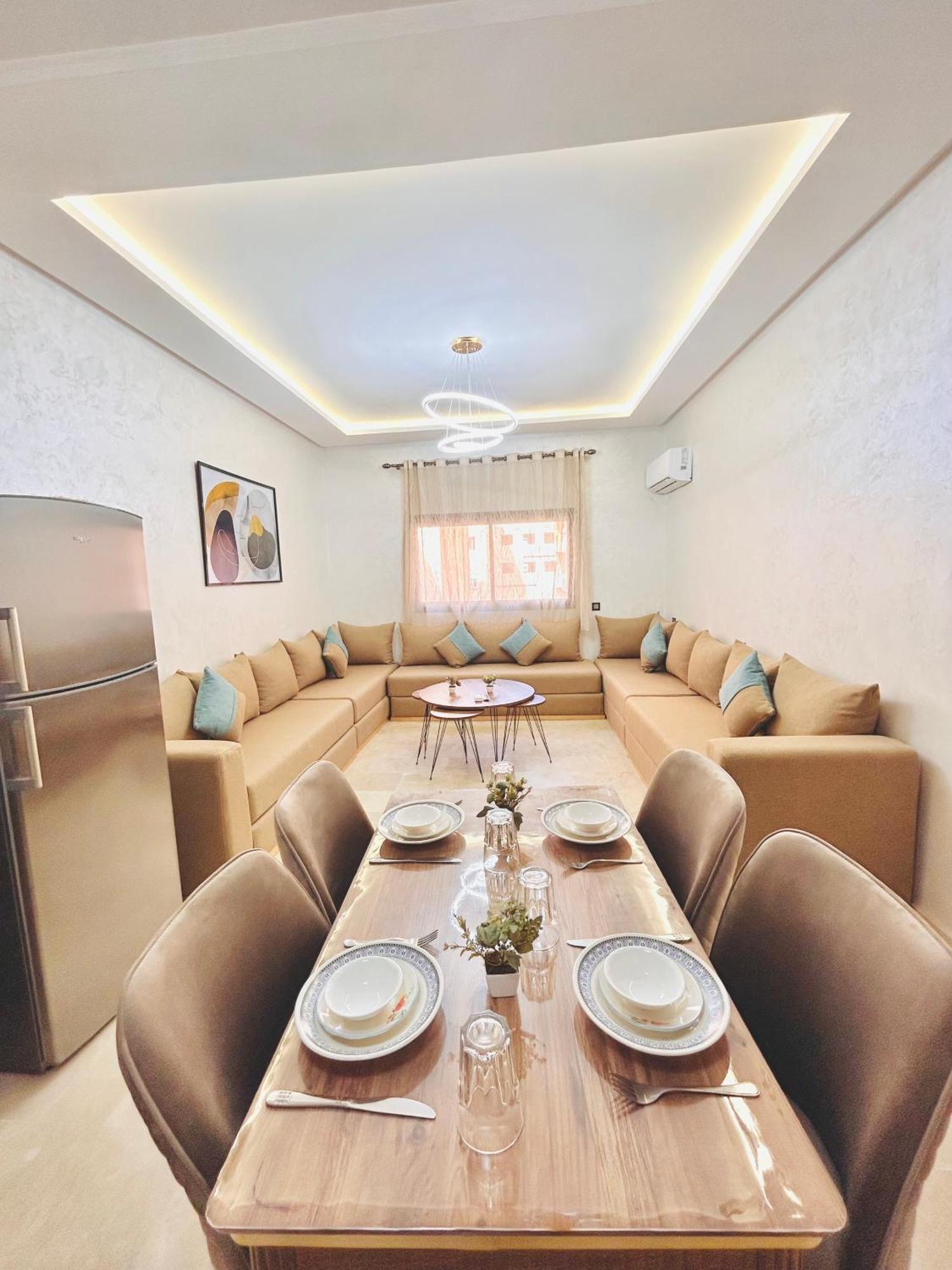 New In Gueliz, Pool, Balcony & Parking Appartement