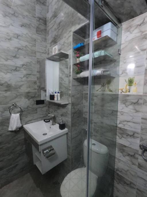 En Apartment *
