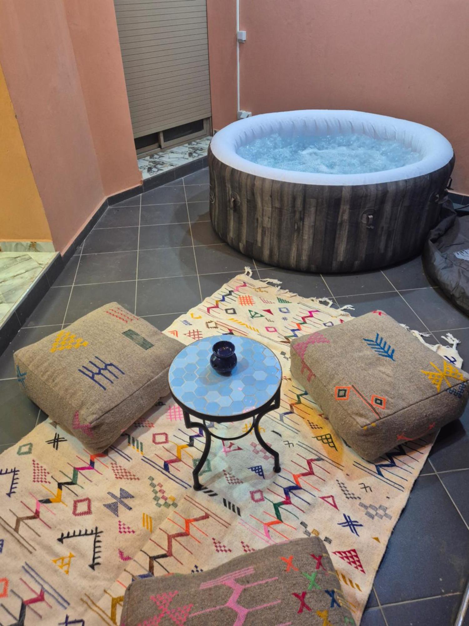 El Mehenni 2 Jacuzzi Patio
