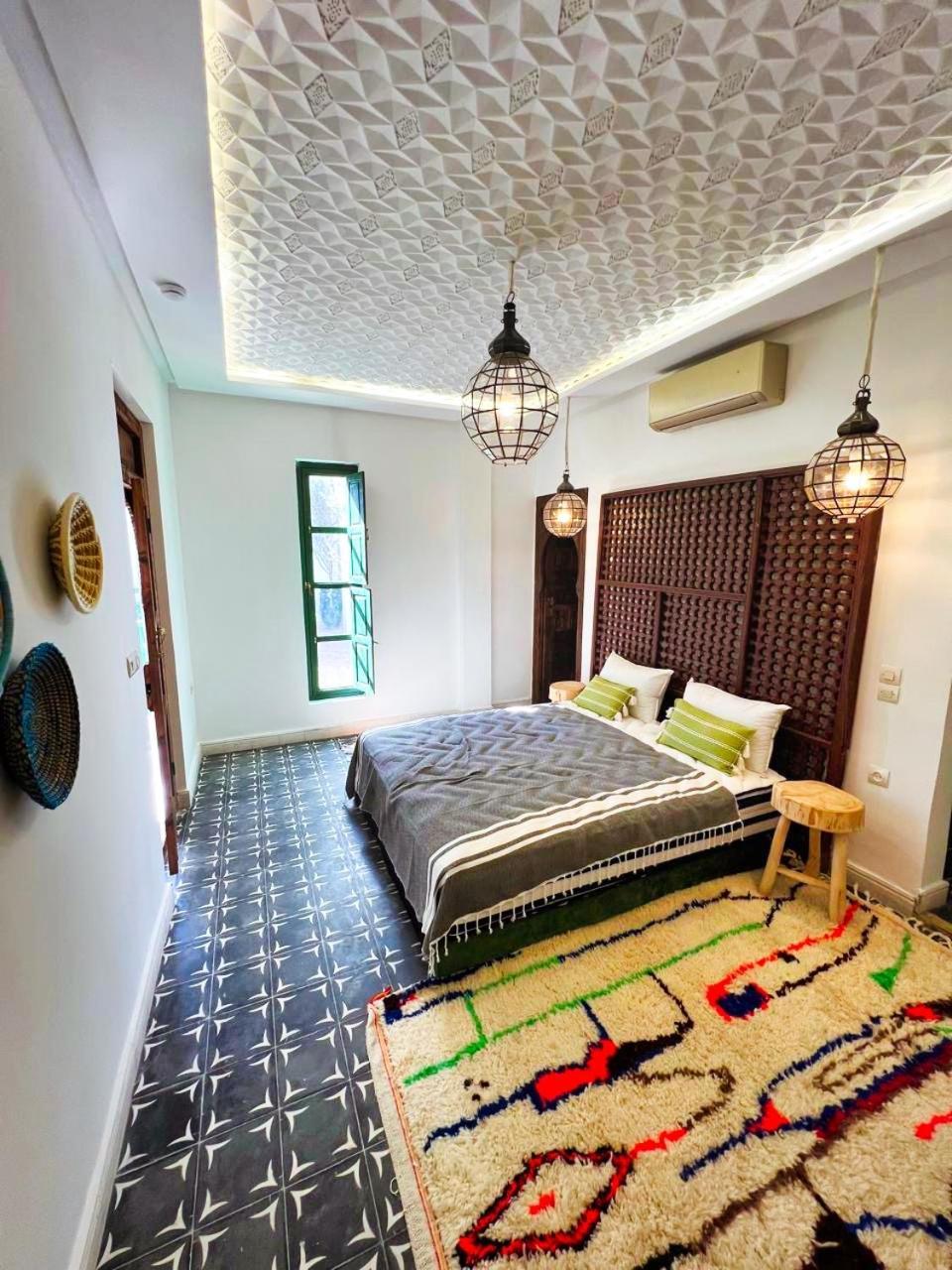 Jil Riad *