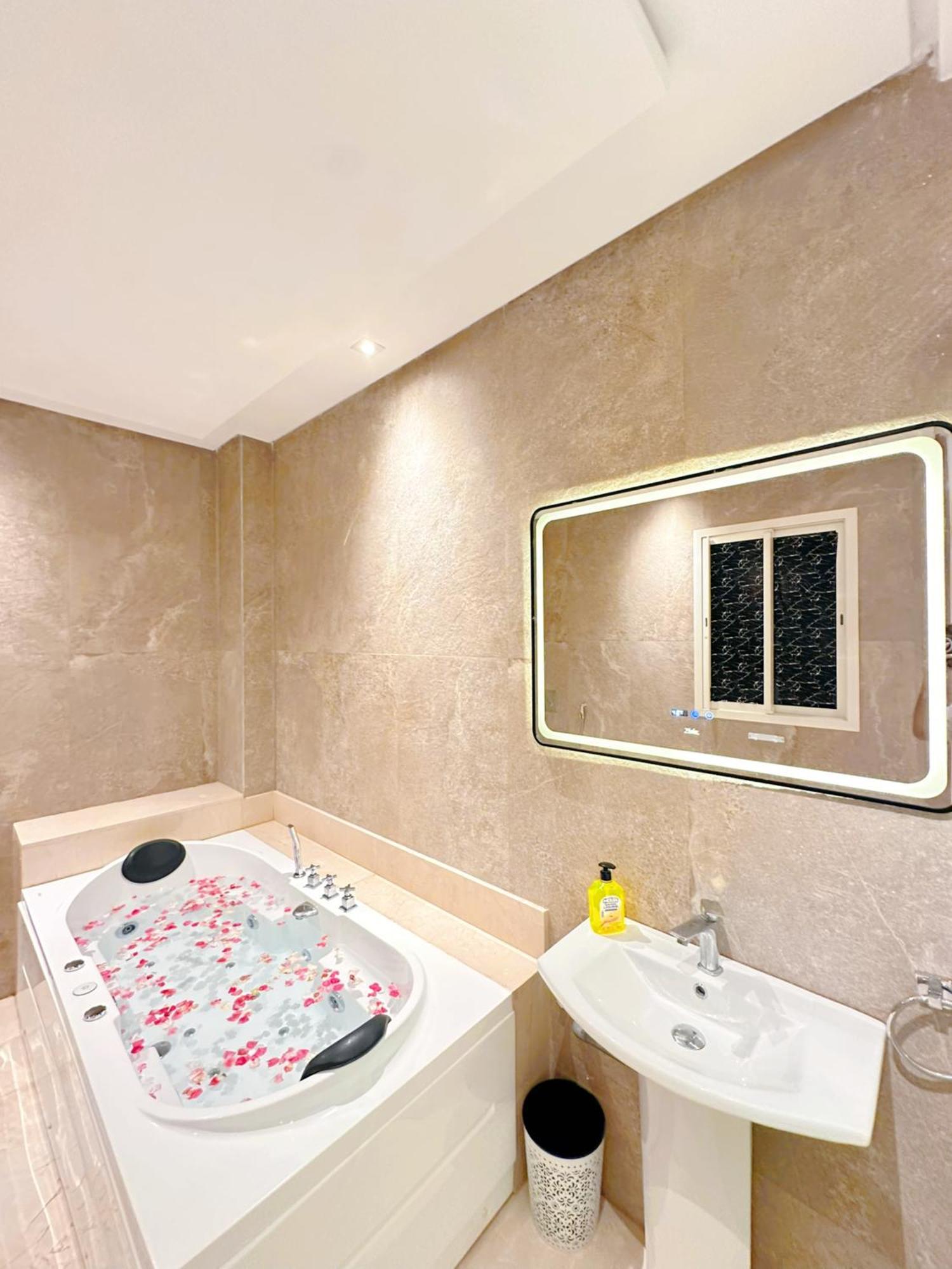 Marrakech, 15 Min From Center, Disco, Hammam *