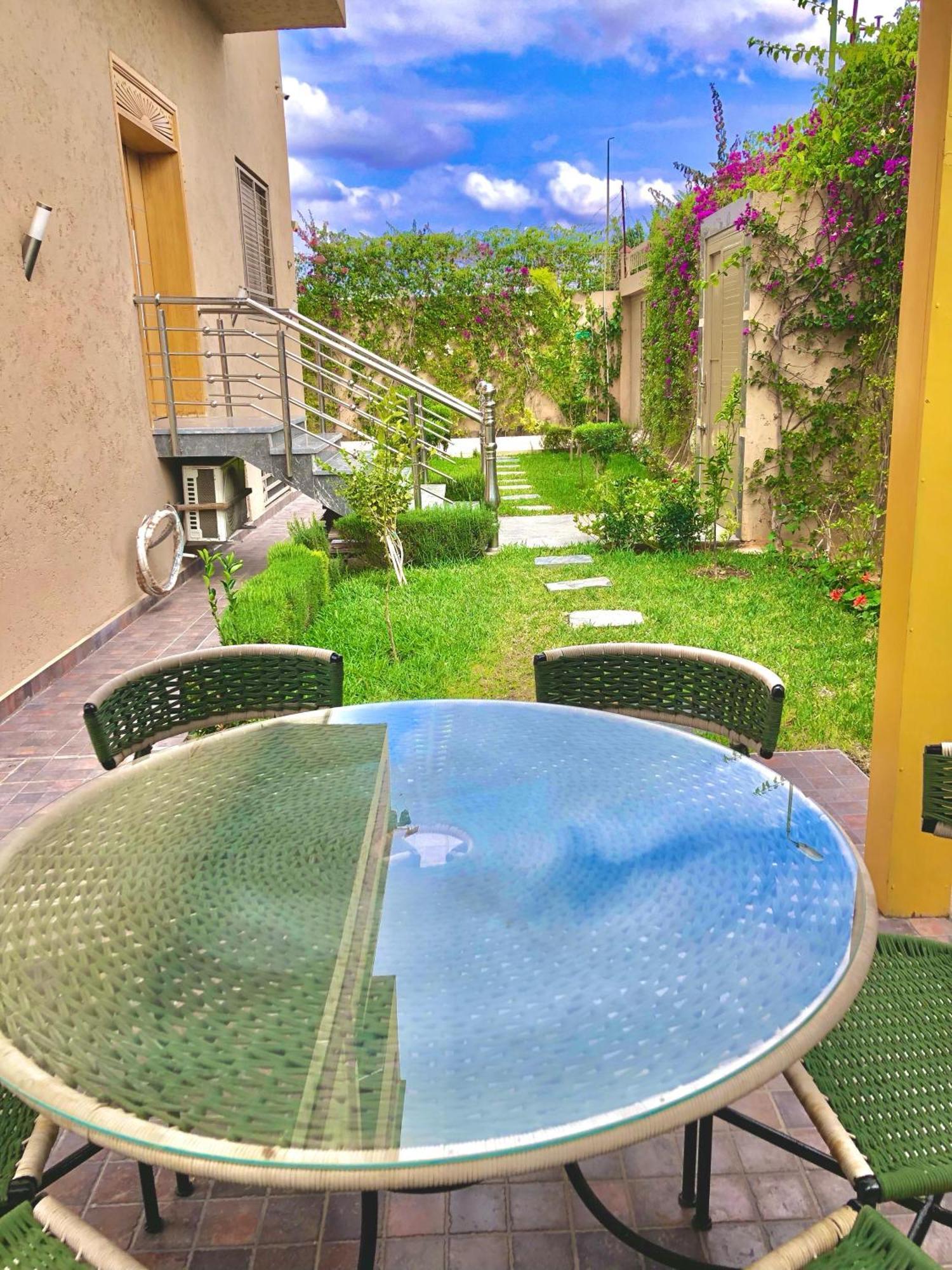 Appartement Sara, Superbe Avec Jardin Et Piscine Privee