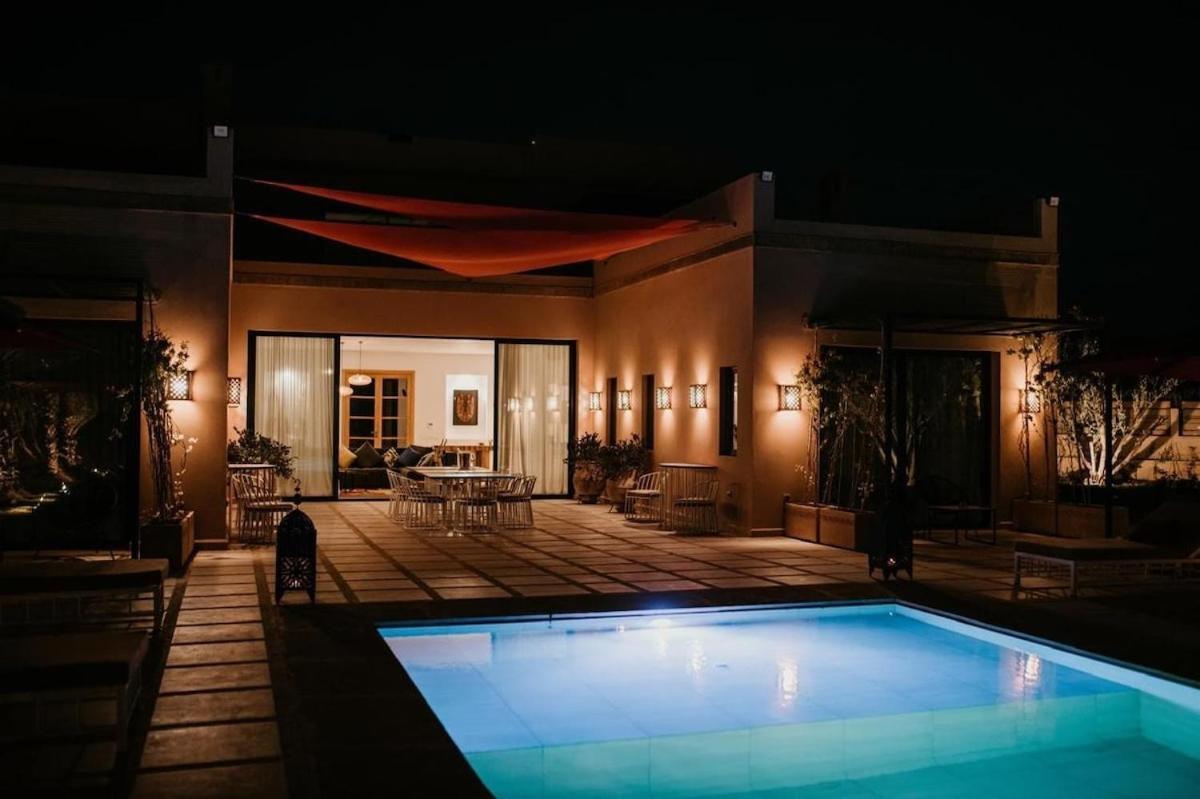 Luxury 5-suite With Heated Pool, Steam & Games *