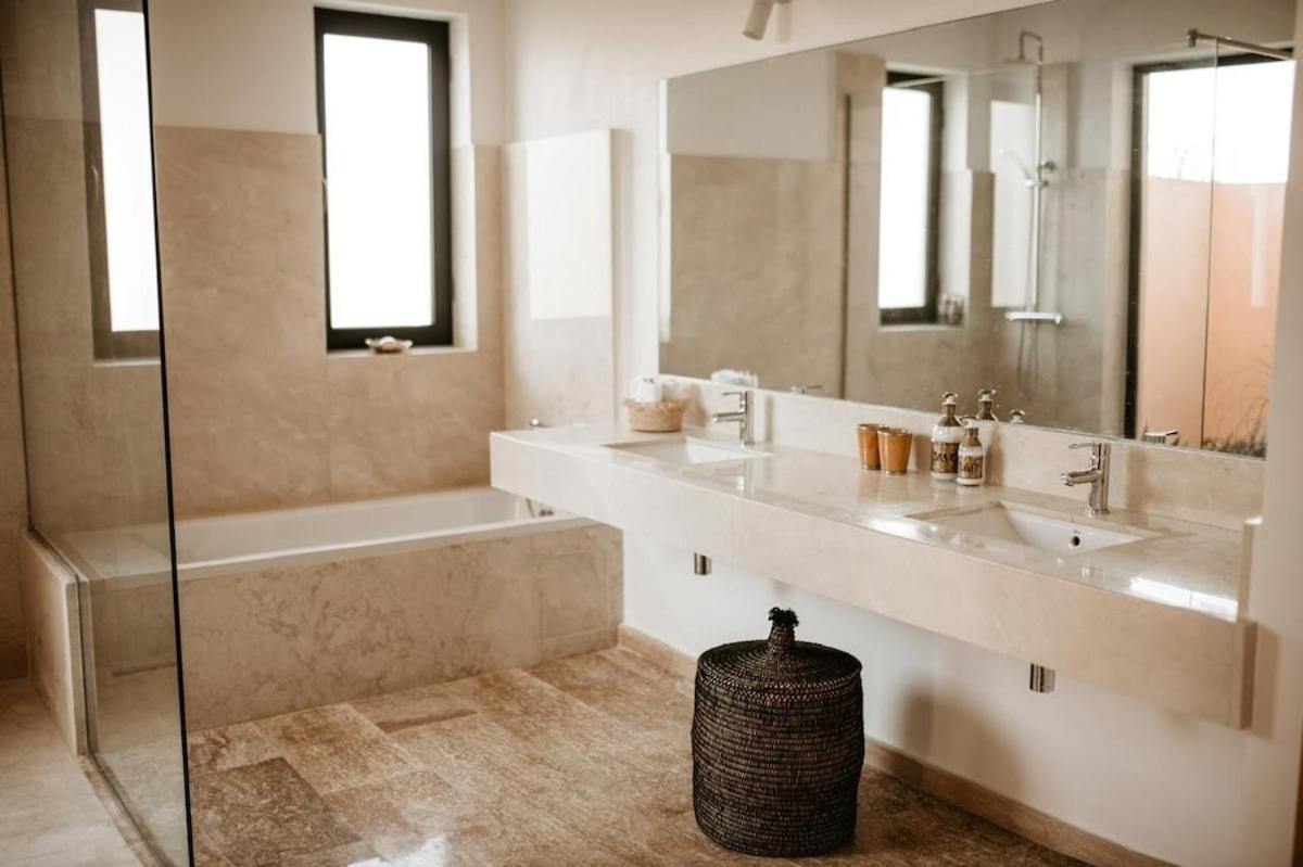 Luxury 5-suite With Heated Pool, Steam & Games Villa *