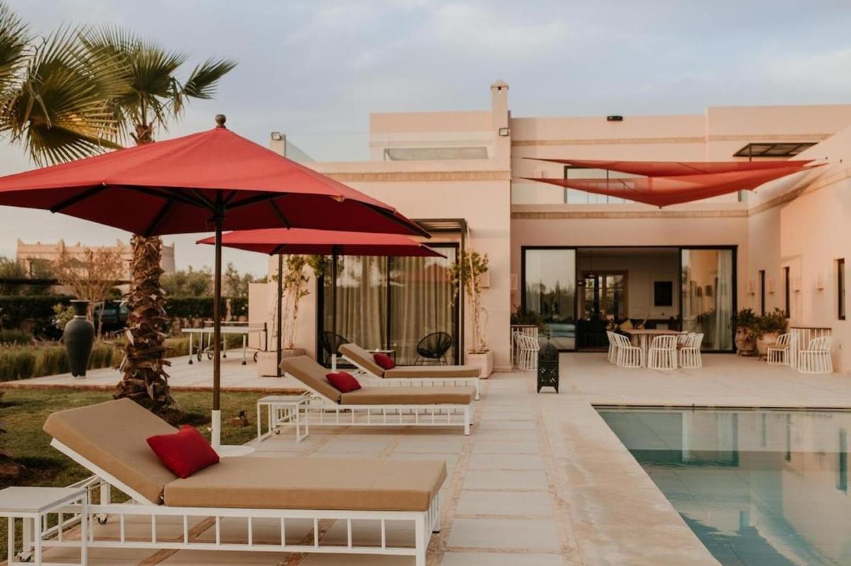Luxury 5-suite With Heated Pool, Steam & Games Villa Marrakesh