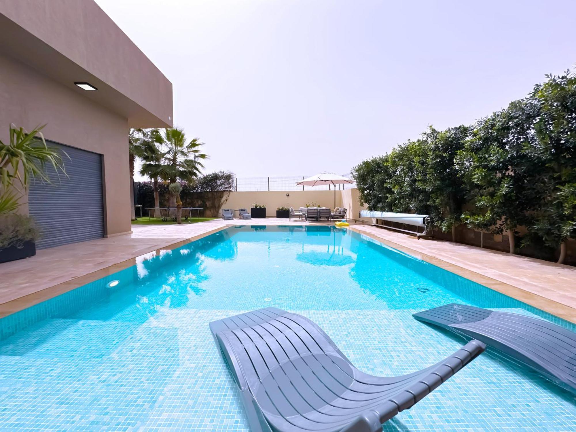 Dalia, Personnels Et Option Piscine Villa Marrakesch