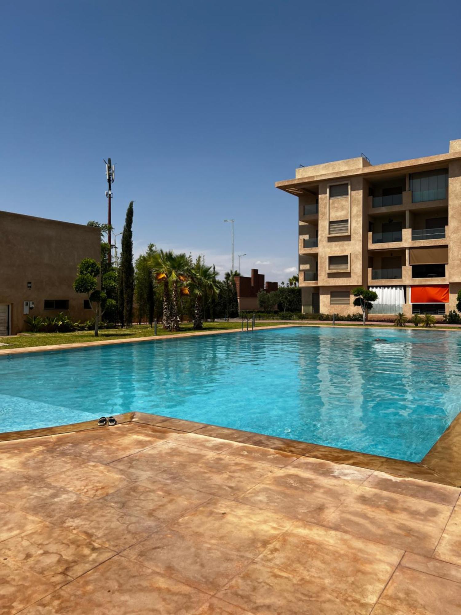 Elegant Avec Piscine Appartement