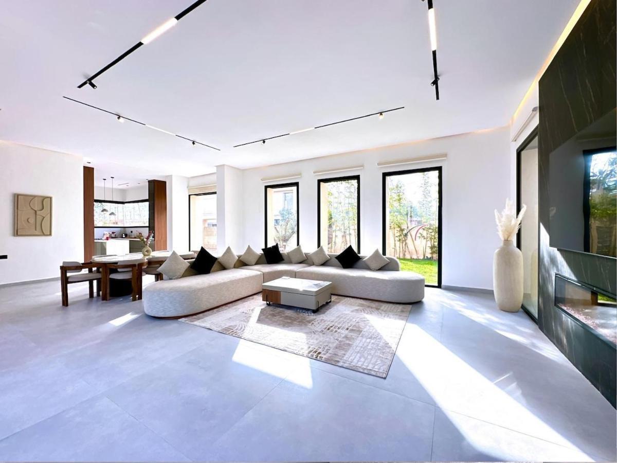 Modern Assia Villa *