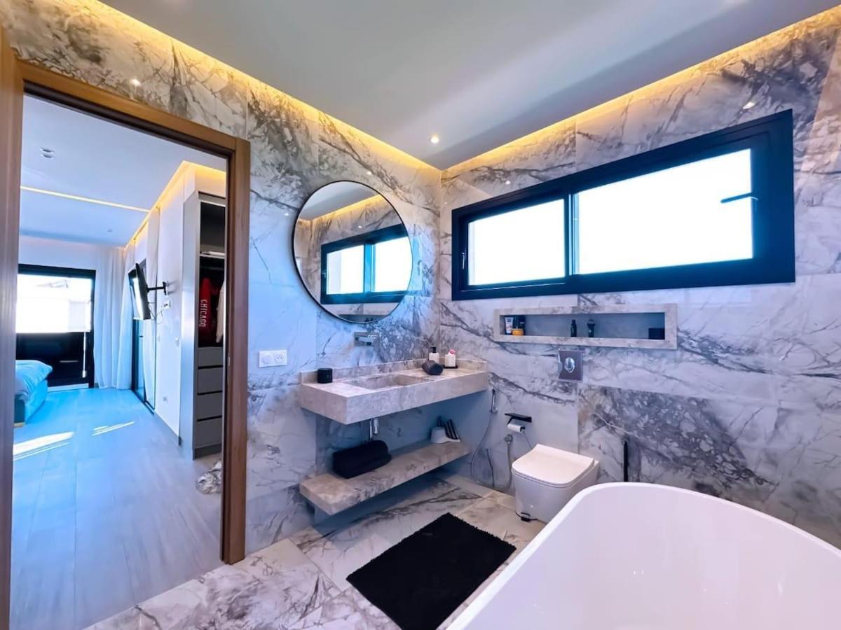 Emna Design Contemporain & Piscine Chauffee Villa