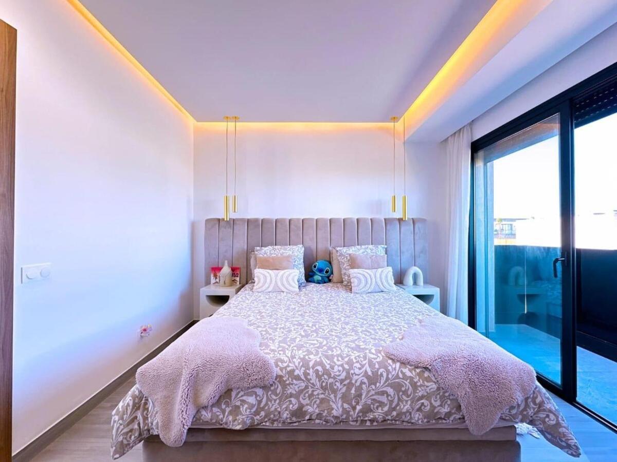 Emna Design Contemporain & Piscine Chauffee Villa