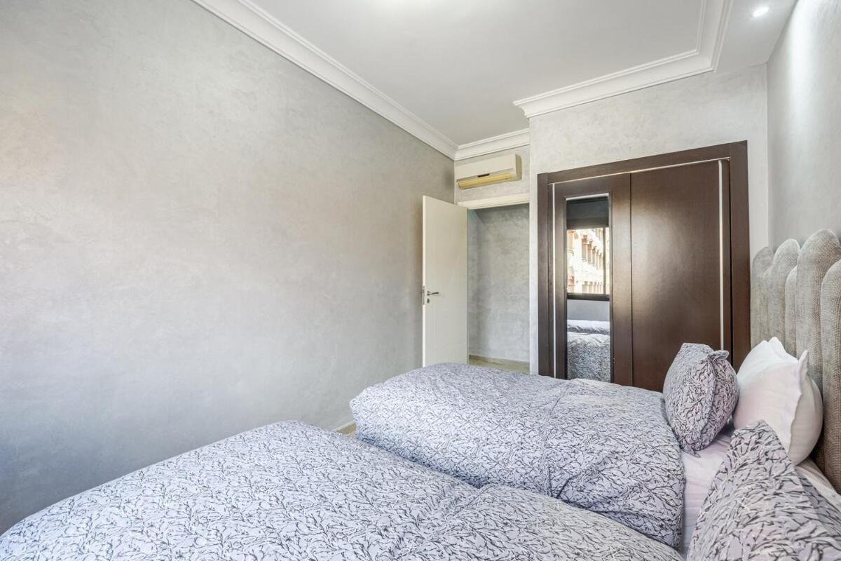 Brand New Appt Citycenter 2br Wifi Free Parking Apartment