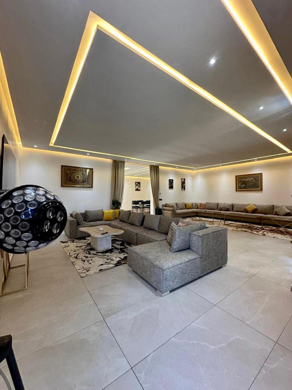 Luxury - Swimming Pool - 10 To 12 Px Villa *