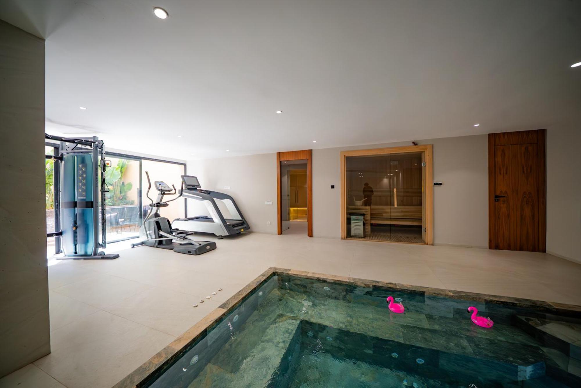 Villa Panda 2 Pool, Jacuzzi & Cinema *