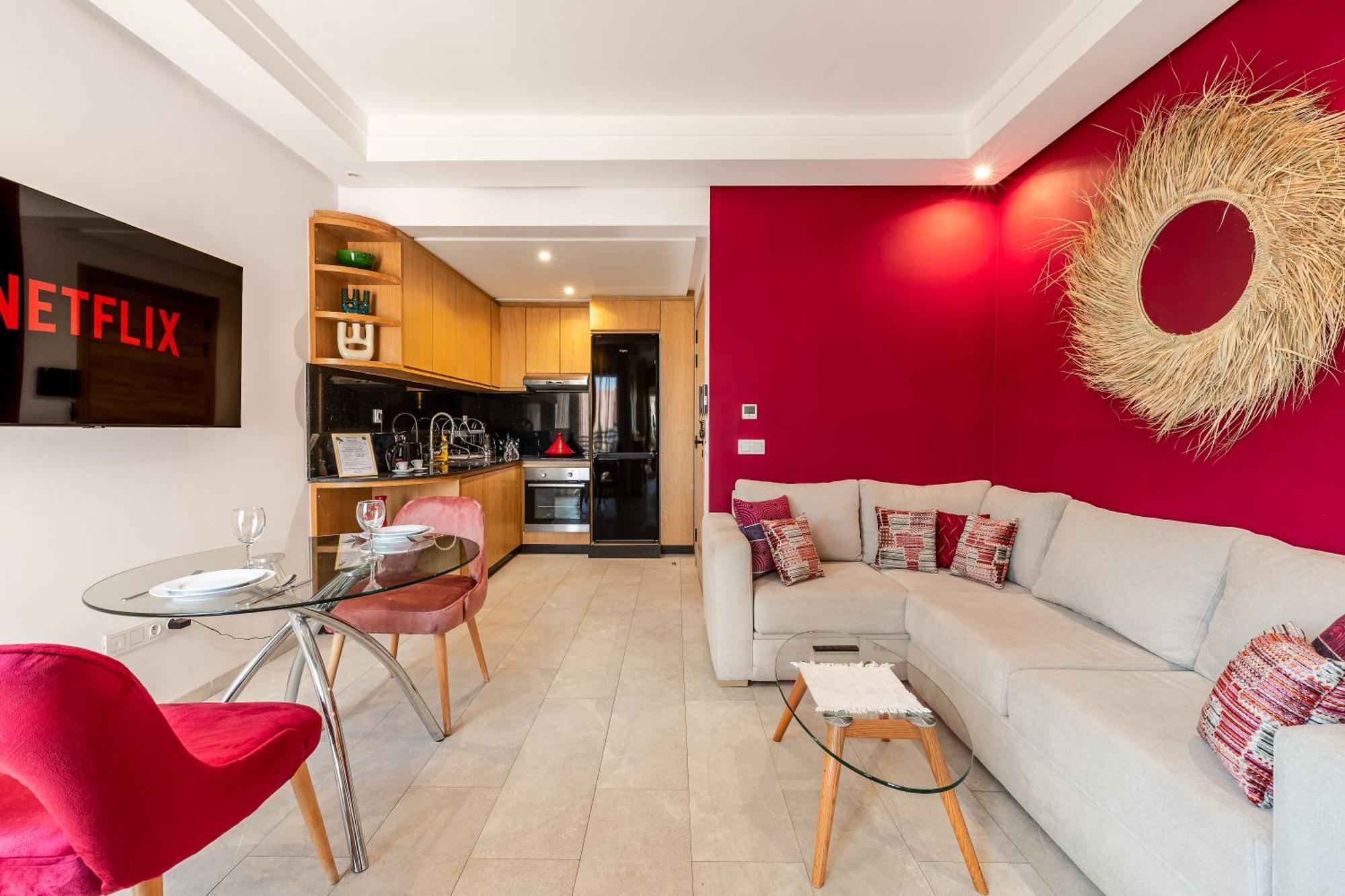 Center-1 Queen Br With Ac, Pool And Iptv- Parking