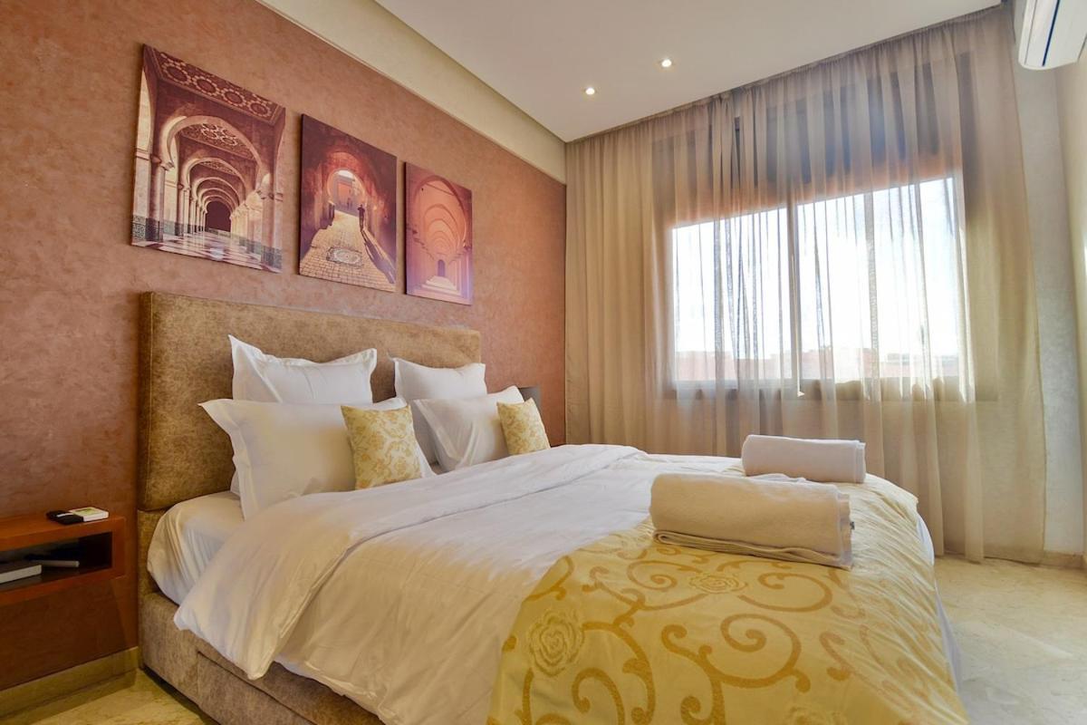Location-queensize Bed- Parking, Ac & Iptv *