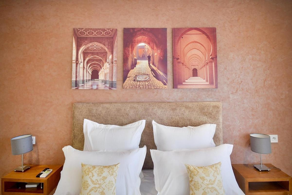 Location-queensize Bed- Parking, Ac & Iptv