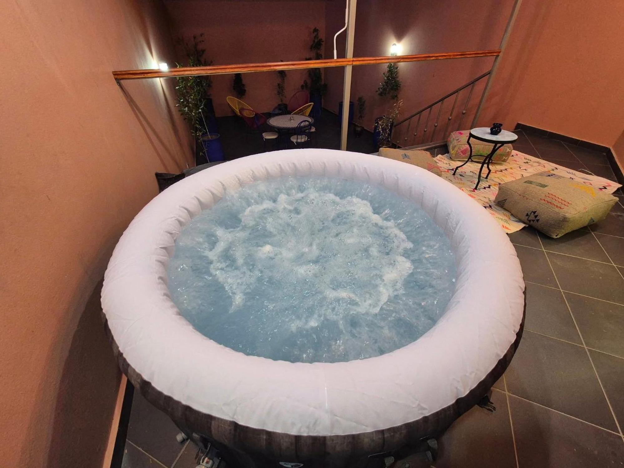 El Mehenni 2 Jacuzzi Patio Apartamento
