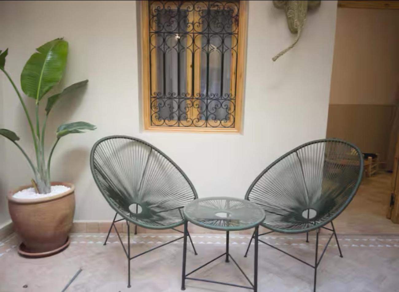 Ravissant Avec 4 Et Belle Terrasse Avec Bassin Sur Le Toit