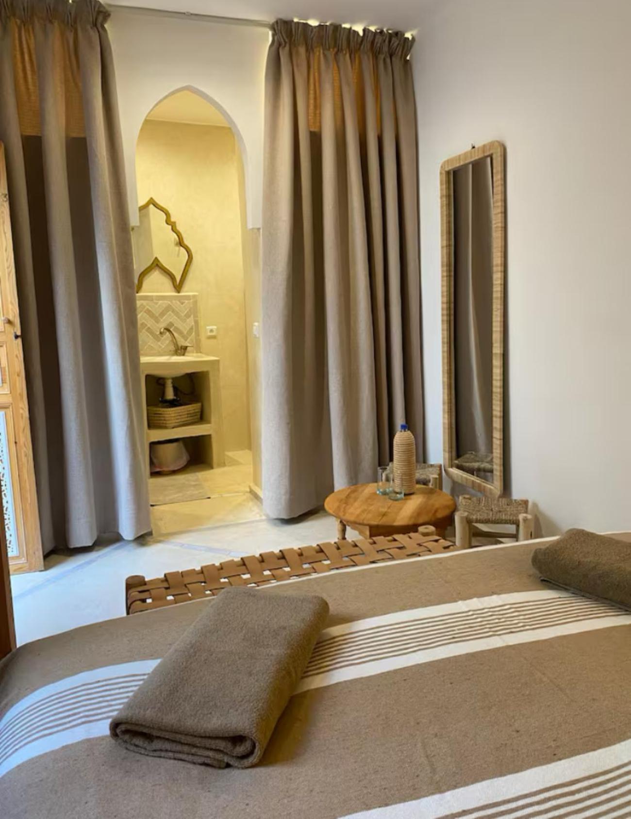 Ravissant Avec 4 Et Belle Terrasse Avec Bassin Sur Le Toit Riad Marrakesh