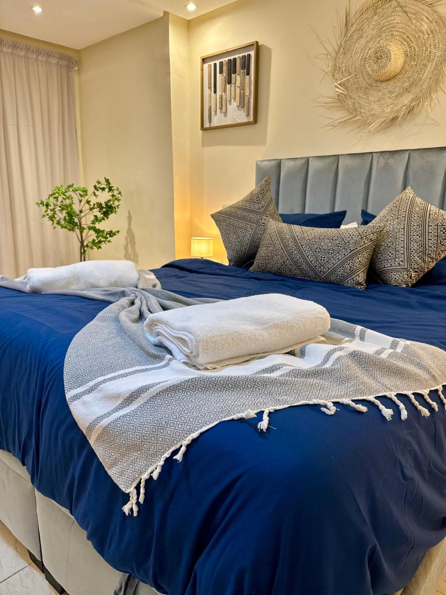 The Cosy Duplex With Gym Access & Near Mall, Palooza Apartment *